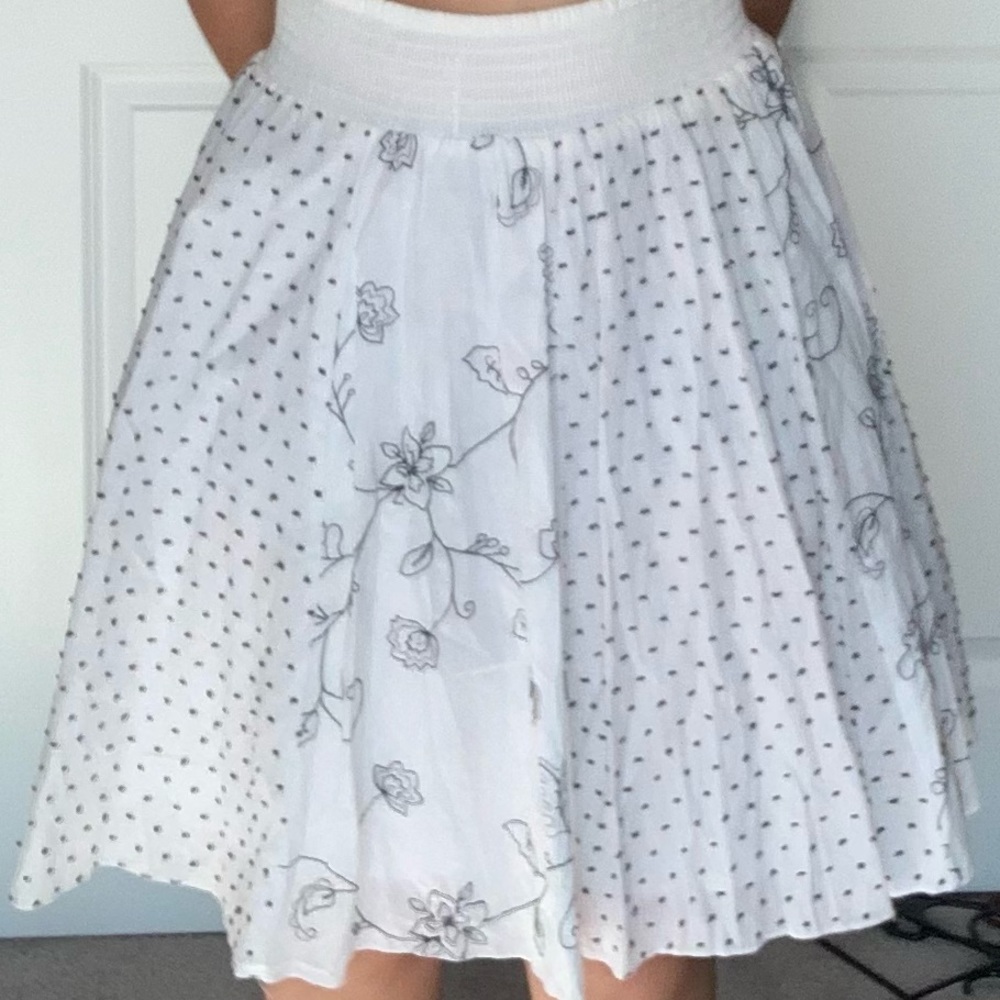 white floral poofy skirt